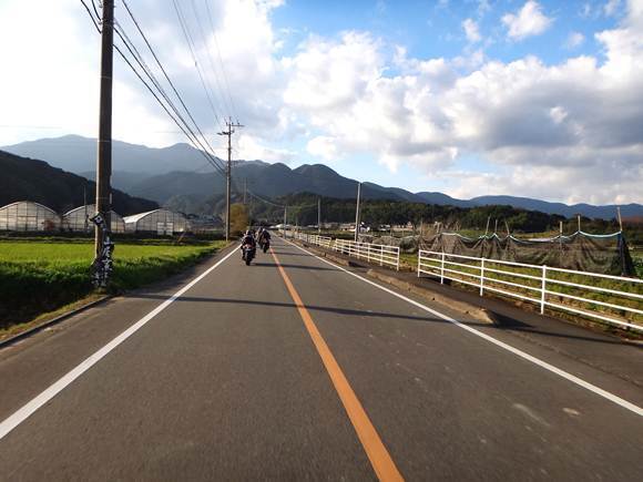 10　山の中へ.JPG