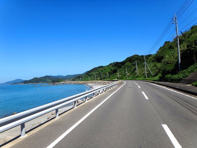 11　ツーリングらしい道です.JPG