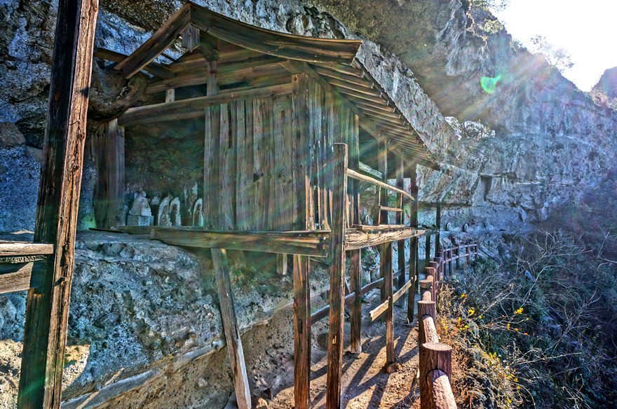 12　凄いところに建てたね.JPG