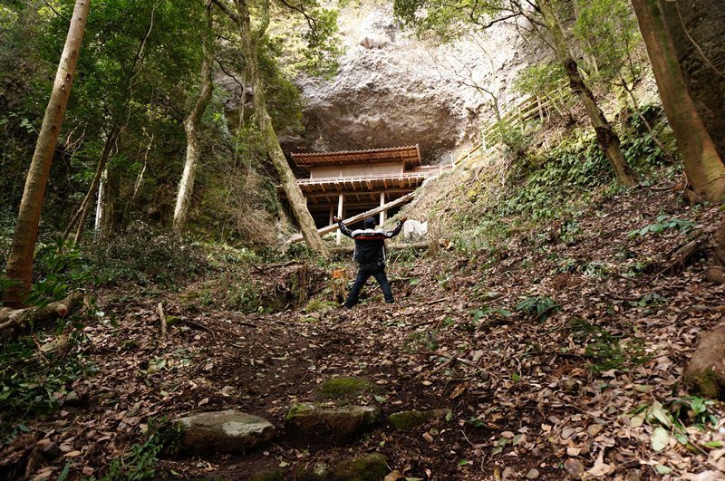 14　コレが龍岩寺奥の院だ.JPG