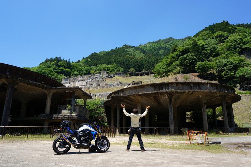 14　バイクで横付けできるステキな廃墟.JPG