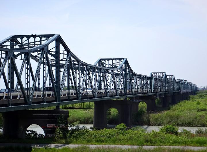 15　川幅が凄いので鉄橋もなげー.JPG