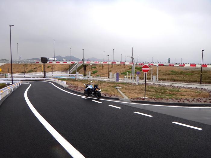 15　青ガッパ号は雨も似合う.JPG