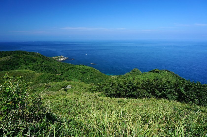 16　この遥か沖に沖ノ島.JPG
