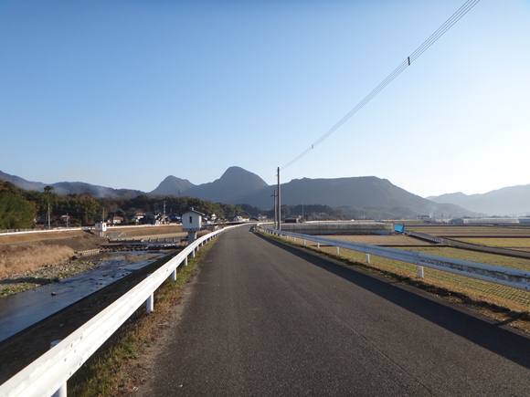 1　朝の香春岳.JPG