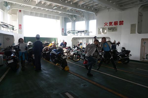1　船旅は盛り上がるのだ.JPG