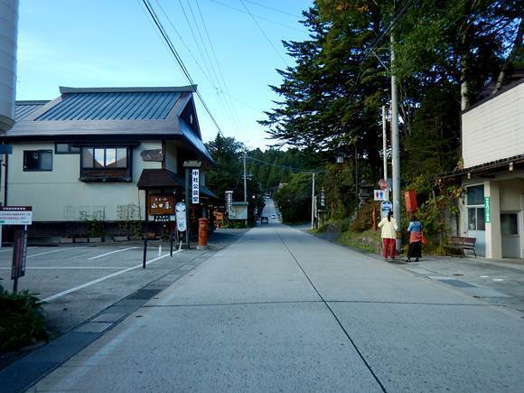 20　小さな旅館がたくさんありました.JPG