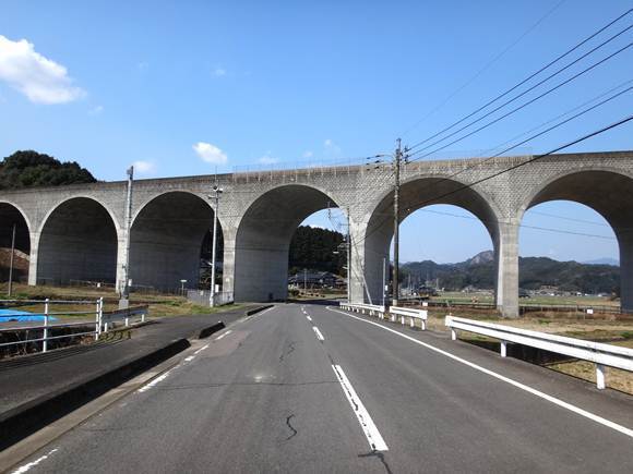 21　新しくてもアーチ橋は美しい.JPG