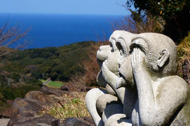 22　東シナ海と三猿.JPG