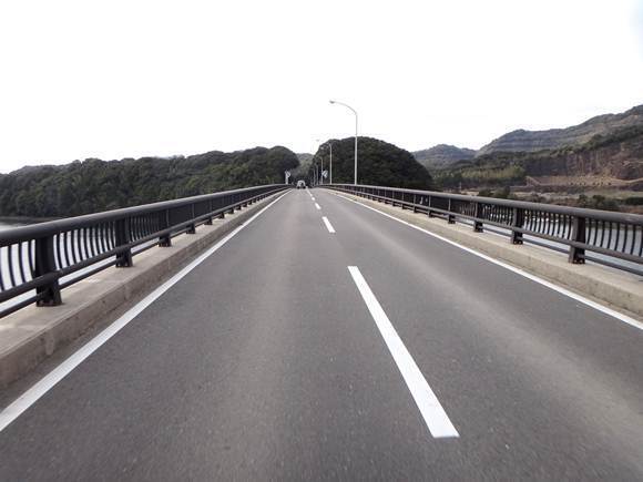 23　このショボイ橋を渡ると長崎県.JPG