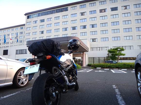 25　バイクは車と一緒の駐車場なのが残念.JPG