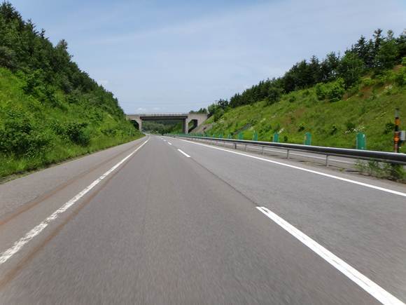 2　高速だと北海道らしさは味わえない.JPG