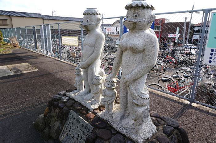 31　カッパは何故か股間を触る.JPG