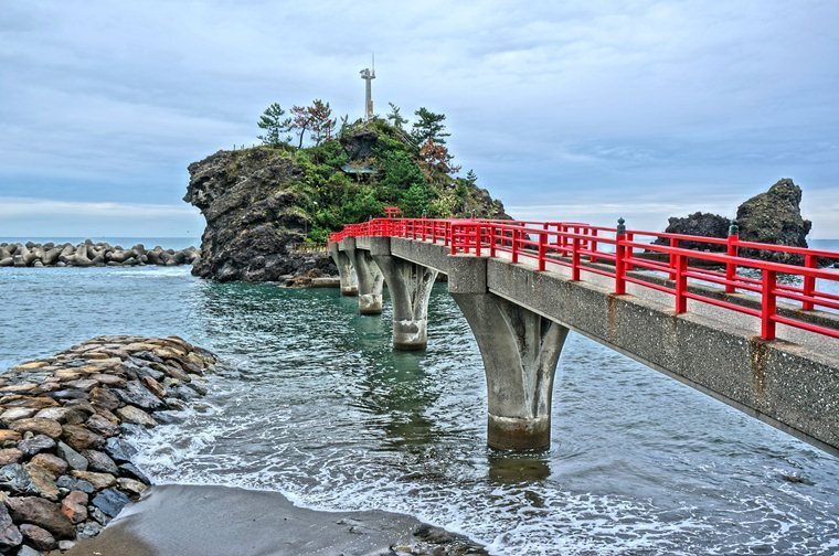 33　島に対して橋が立派.JPG