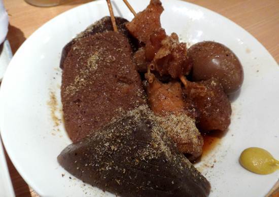 34　静岡おでんは黒い.JPG