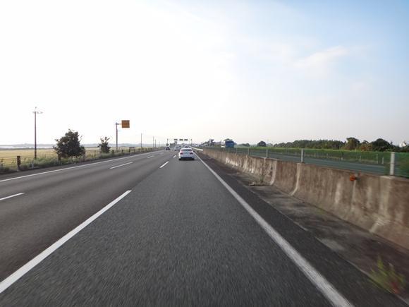 3　週末なので車はそこそこの量.JPG