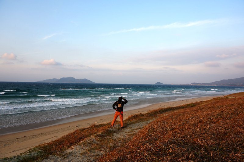 43　夕暮れの浜のジドリは鉄板.JPG