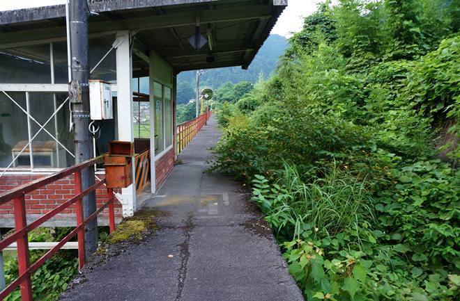 43　高い場所にある駅です.JPG