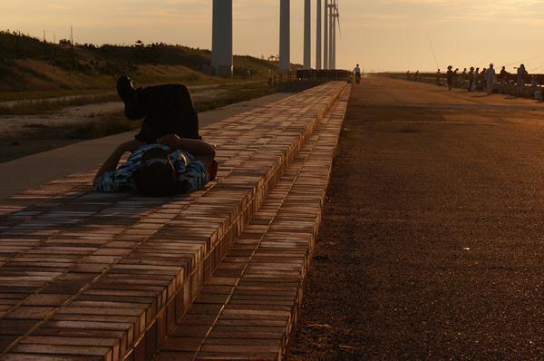 60　わたしは夕焼けの時間まで寝る.JPG
