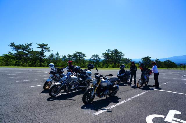 6　駐車場ガラガラ.JPG