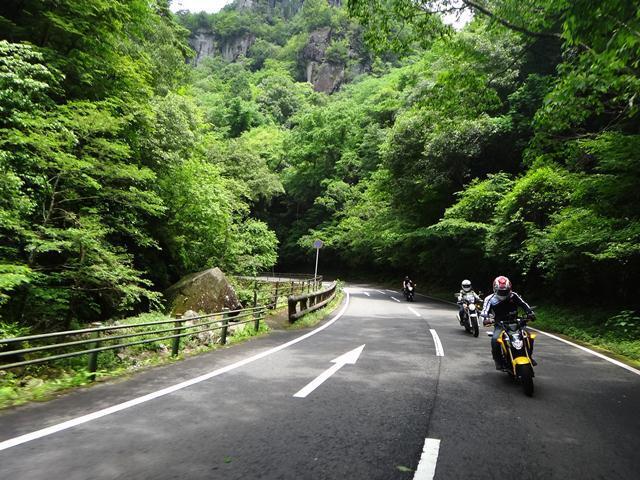 9　ちびっ子バイクでもツーリングらしい.JPG