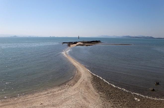 9　ギリギリ渡れそうな島.JPG